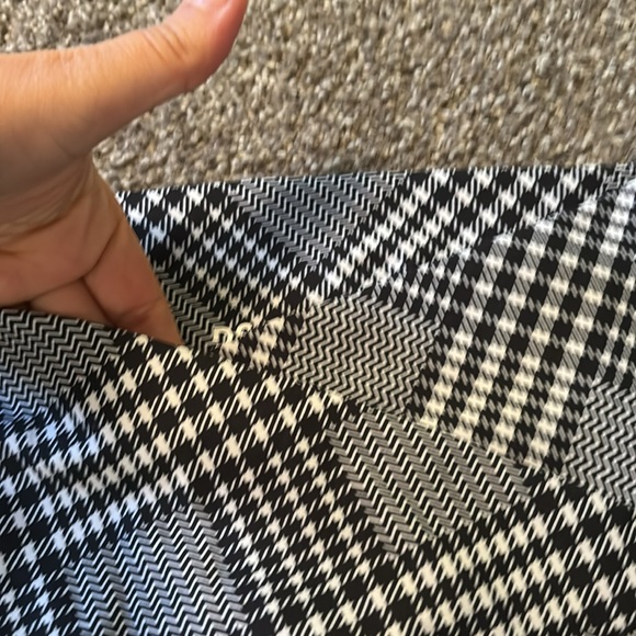 DSG Black and White Workout Leggings - Picture 3 of 6